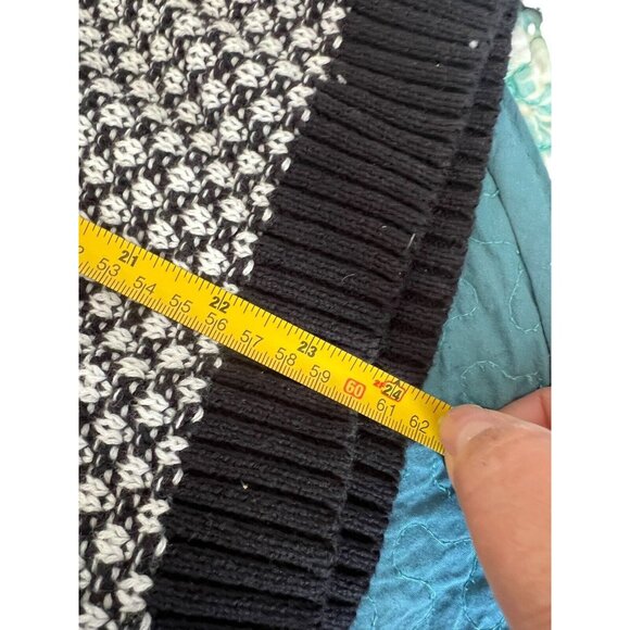 Karen Scott black and white sweater size L V neck Silver Hardware - Picture 5 of 8